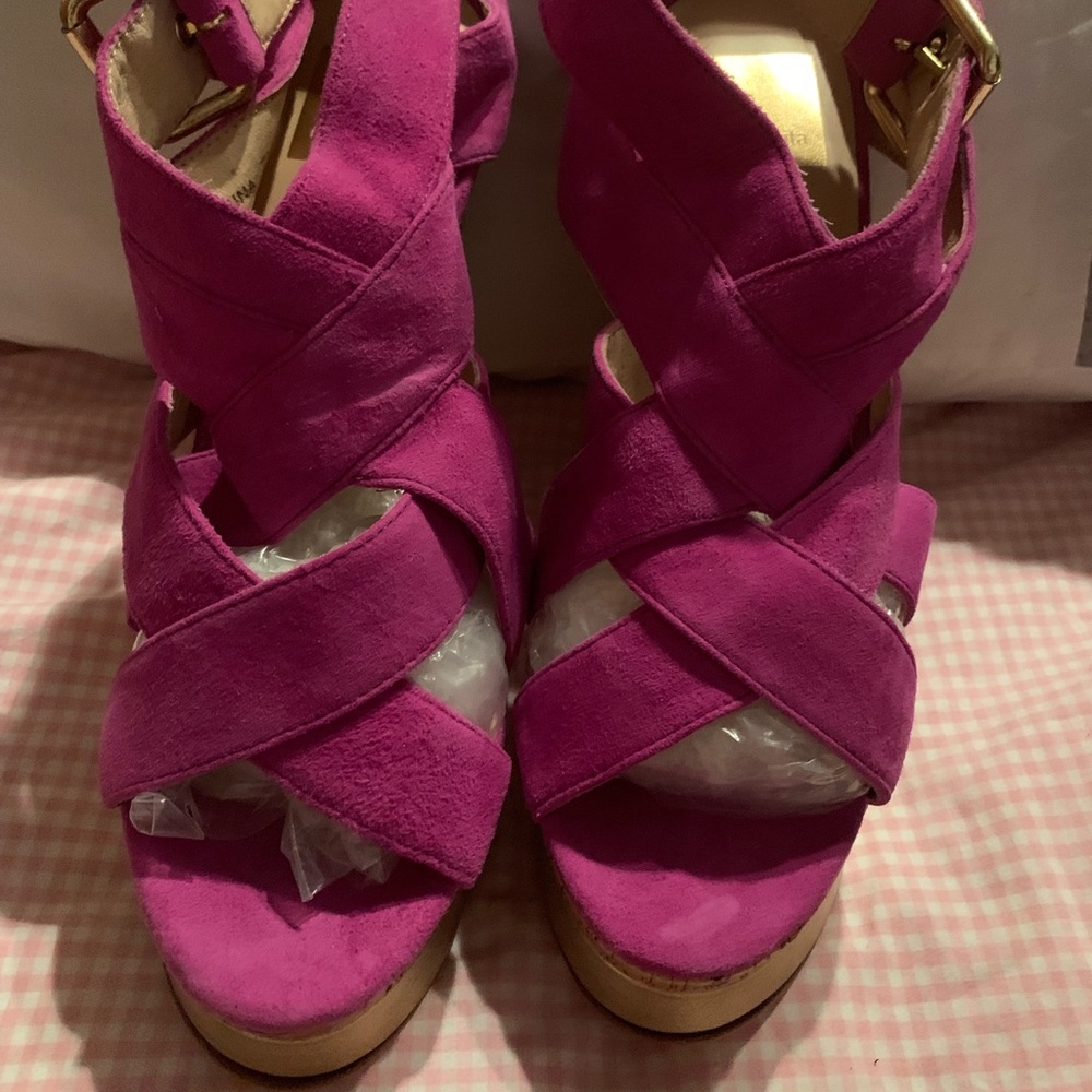 Dolce Vita Fuchsia leather sandals NWOT Size 7